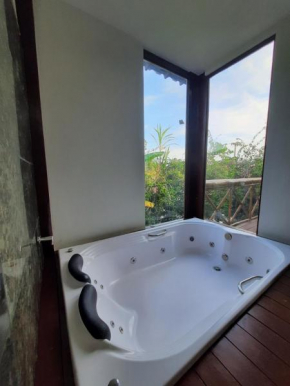 Chale com banheira e piscina no Centro